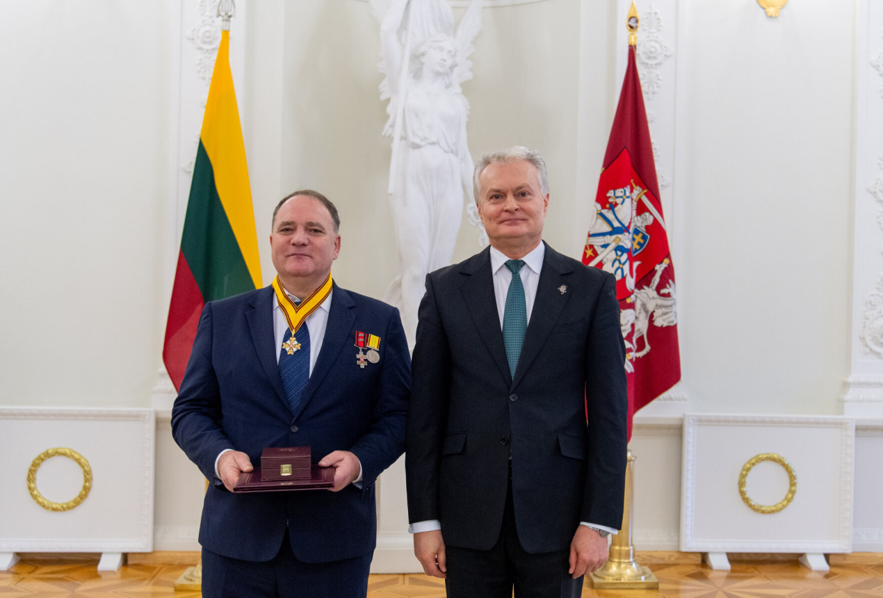 Prof. Dr habil. Arūnas Ramanavičius and the President of Lithuania Gitanas Nausėda. Photo: Robertas Dačkus / Office of the President of the Republic of Lithuania