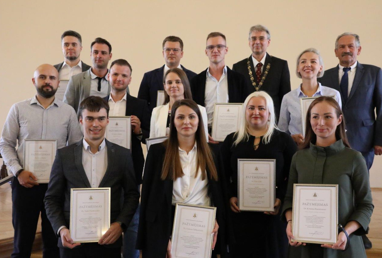 Jaunųjų mokslininkų stipendijų konkurso laureatai. LMA nuotrauka