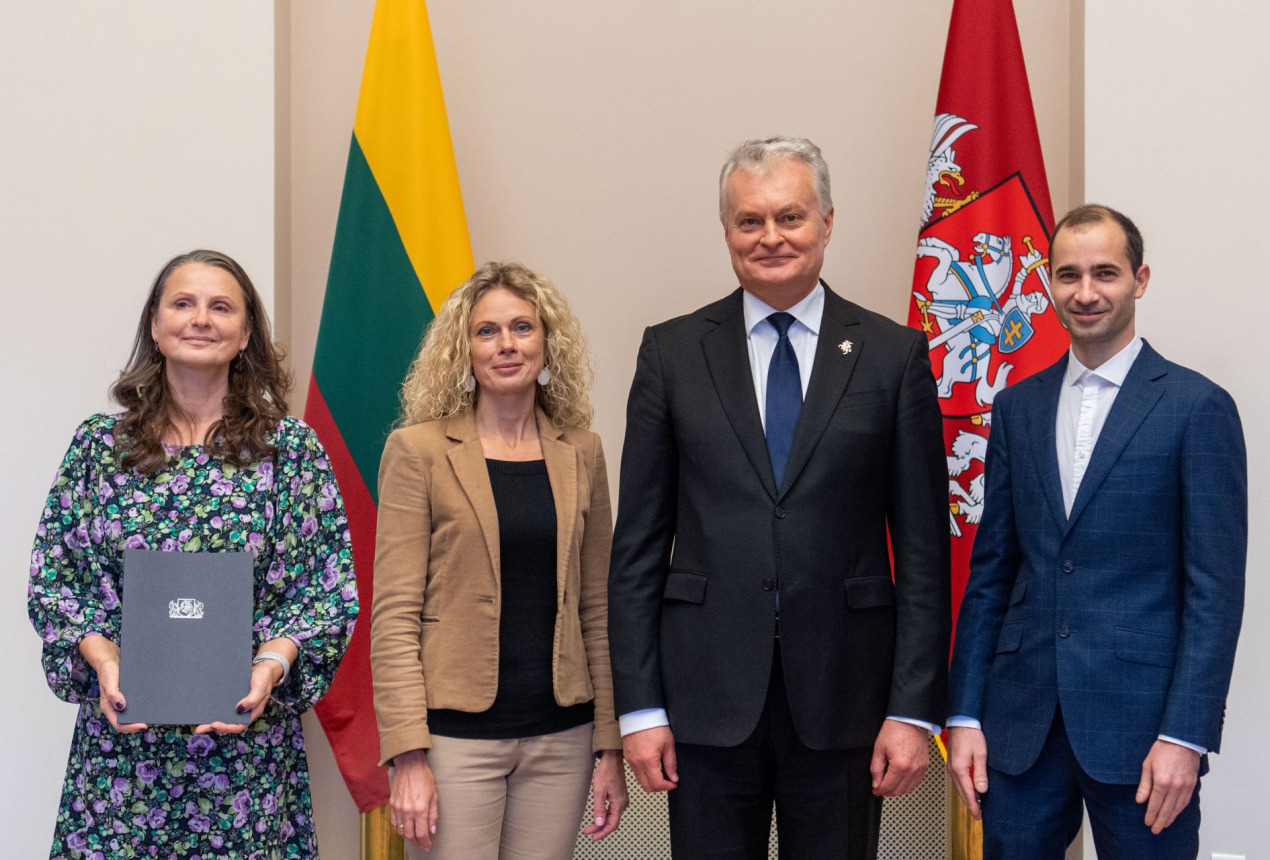 Dr. Renata Butkutė, dr. Asta Grigucevičienė, prezidentas Gitanas Nausėda ir dr. Tomas Javorskis. Roberto Dačkaus / Lietuvos Respublikos Prezidento kanceliarijos nuotrauka