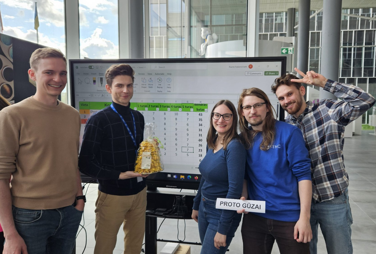 Kvantinio protmūšio 1-osios vietos nugalėtojai. FTMC nuotrauka