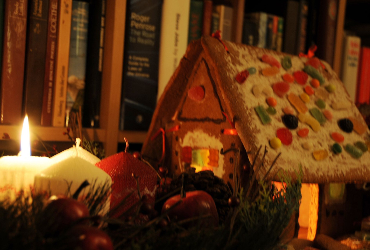 Christmas gingerbread house in the library. Photo from Gintaras Valušis family archive