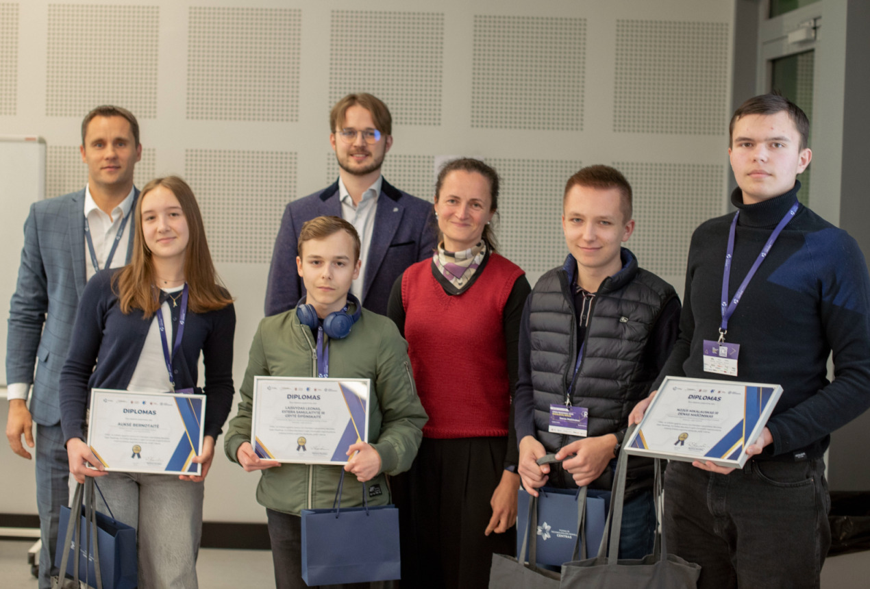 Konkurso prizininkai iš 9–12 klasių. Igno Dailidėno / „Open Readings“ nuotrauka